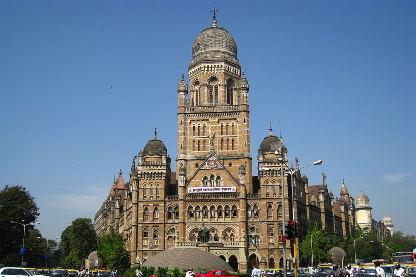 मुलुंडमध्ये कचरामुक्तीसाठी पालिकेचे एक पाऊल मुलुंडमध्ये कचरामुक्तीसाठी पालिकेचे एक पाऊल