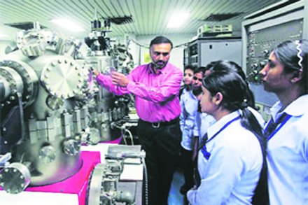 सध्या सर्वच महाविद्यालयांमध्ये ‘आयव्ही’ची धूम रंगली आहे