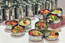 असेही.. ‘सारे मिळून खाऊ’!