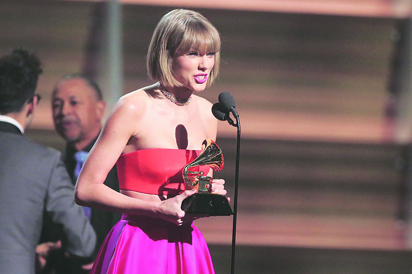 टेलर स्विफ्ट यांच्या अल्बमला यंदा ५८ व्या ग्रॅमी पुरस्कार समारंभात वर्षांतील उत्कृष्ट अल्बमचा पुरस्कार देण्यात आला