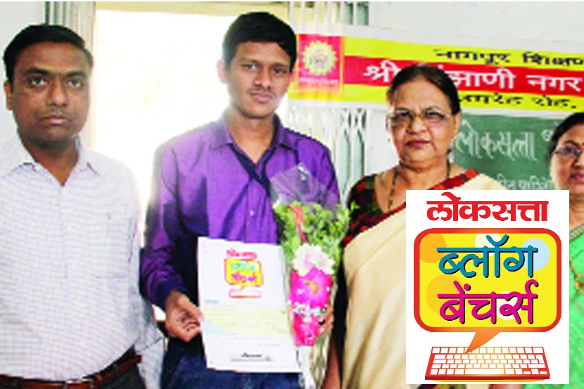 डॉ. एम.एम. नियाझी चेतनला धनादेश प्रदान करताना. सोबत नरेंद्र घरत आणि डॉ. अलका देशमुख. डॉ. एम.एम. नियाझी चेतनला धनादेश प्रदान करताना. सोबत नरेंद्र घरत आणि डॉ. अलका देशमुख.