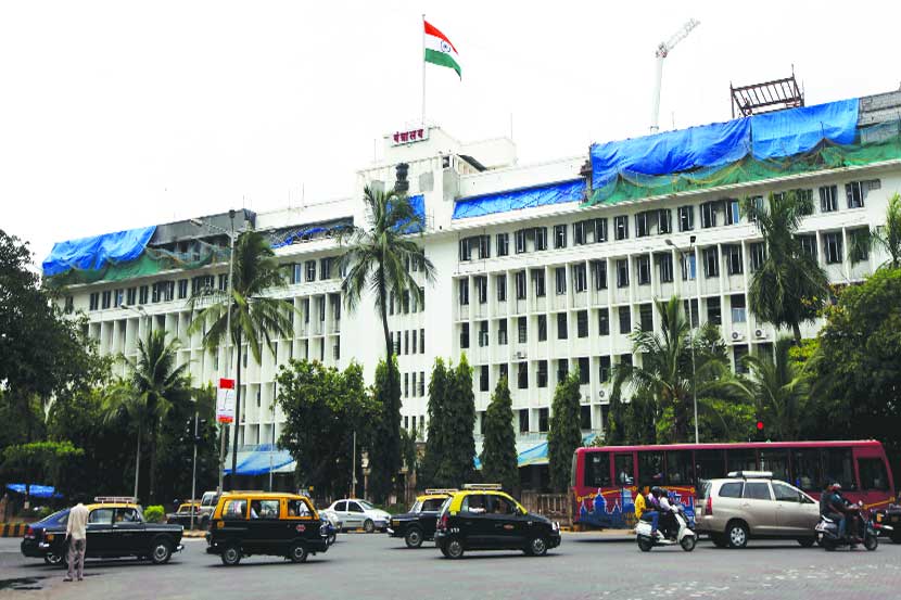 मुंबईतील निर्वासितांच्या वसाहतींचा पुनर्विकास