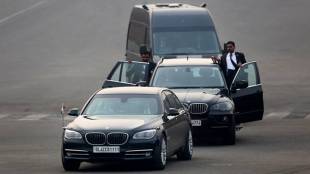 Delhi Police , Woman hurls flowerpot at PM Modi convoy, Attack, Loksatta, Loksatta news, Marathi, Marathi news