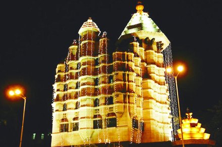 सिद्धिविनायक मंदिरावर हल्ला करण्याचा कट लष्कर-ए-तोयबा आणि ‘आयएसआय’ यांनी रचला होता. 