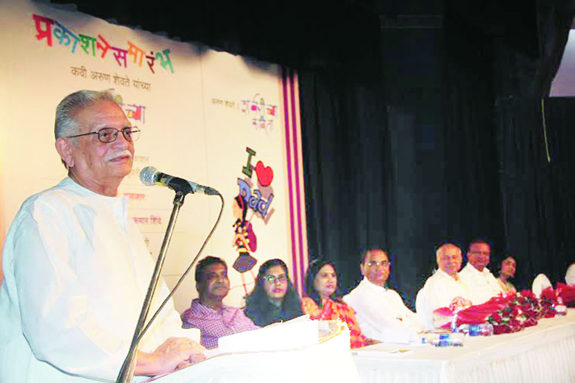 मराठी साहित्य इतर भाषांमध्ये पोहचवण्याची गरज असल्याचे प्रतिपादन ज्येष्ठ कवी गुलजार यांनी केले. मराठी साहित्य इतर भाषांमध्ये पोहचवण्याची गरज असल्याचे प्रतिपादन ज्येष्ठ कवी गुलजार यांनी केले.