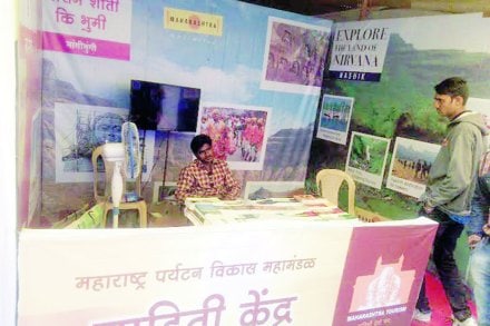 मांगीतुंगीतील ‘एमटीडीसी’चा स्टॉल मांगीतुंगीतील ‘एमटीडीसी’चा स्टॉल