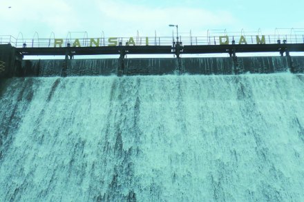 उंची वाढविण्याची शिफारस करण्यात आल्याची माहिती एमआयडीसीच्या अधिकाऱ्यांनी दिली आहे.