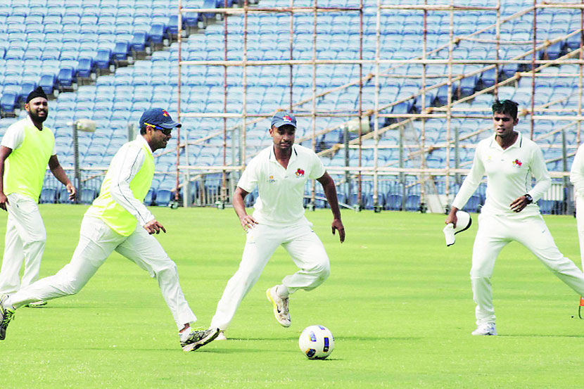 रणजी क्रिकेट स्पर्धा : रणजी विजेतेपदासाठी मुंबईच दावेदार रणजी क्रिकेट स्पर्धा : रणजी विजेतेपदासाठी मुंबईच दावेदार