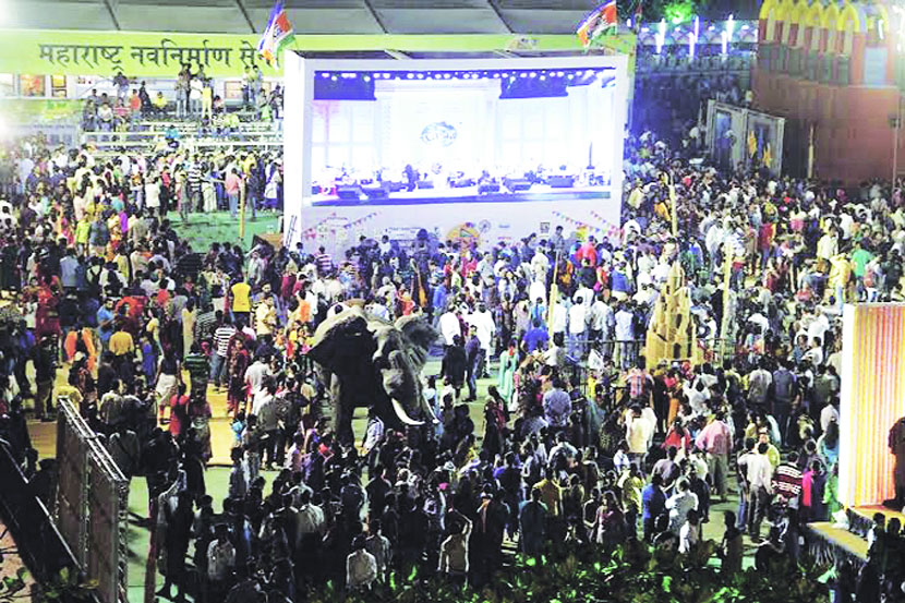 सध्या सुरू असलेला महापालिकेचा कला-क्रीडा महोत्सव हा ठाणे महापालिकेच्या वतीने आयोजित करण्यात आला सध्या सुरू असलेला महापालिकेचा कला-क्रीडा महोत्सव हा ठाणे महापालिकेच्या वतीने आयोजित करण्यात आला