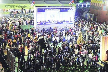 सध्या सुरू असलेला महापालिकेचा कला-क्रीडा महोत्सव हा ठाणे महापालिकेच्या वतीने आयोजित करण्यात आला सध्या सुरू असलेला महापालिकेचा कला-क्रीडा महोत्सव हा ठाणे महापालिकेच्या वतीने आयोजित करण्यात आला