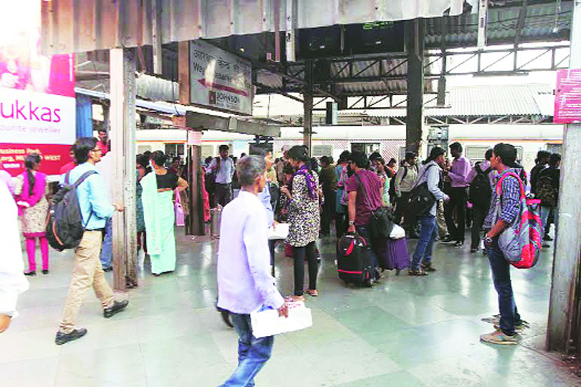 मध्य रेल्वेवरील सर्वाधिक गर्दीच्या स्थानकांमध्ये डोंबिवली, ठाणे आणि कल्याण पहिल्या तीन क्रमांकांवर आहेत.