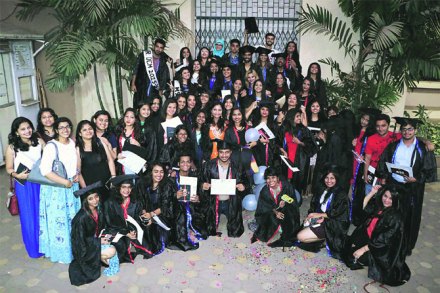 कॉलेज ‘फेअरवेल’चे निरोप