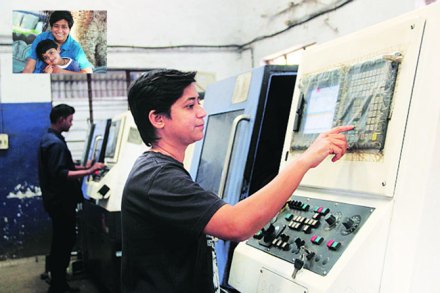ती कणखर आहे म्हणुनी..