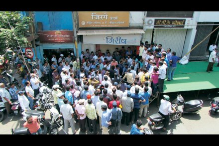 आंदोलन मागे घेण्यास सराफांचा नकार आंदोलन मागे घेण्यास सराफांचा नकार