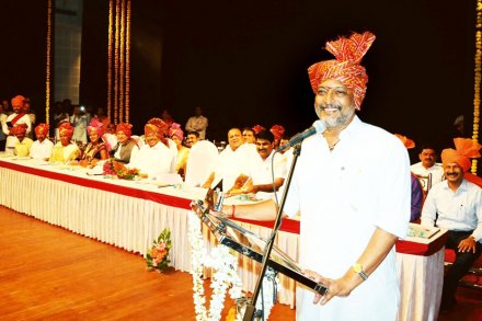 ‘केशवराव भोसले नाटय़गृहाचा सांभाळ करा, स्वच्छता ठेवा, मागण्या टाळा’ ‘केशवराव भोसले नाटय़गृहाचा सांभाळ करा, स्वच्छता ठेवा, मागण्या टाळा’