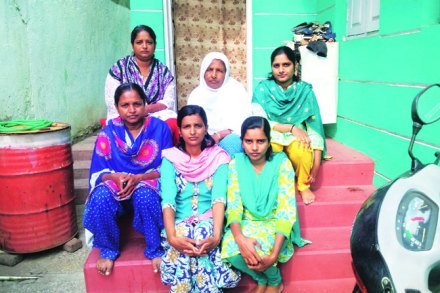 सुख-दु:खाच्या हिंदोळ्यावर सुख-दु:खाच्या हिंदोळ्यावर