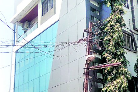पी.डब्लू.डी. वेब मॅनेजमेंट डिपार्टमेंट कार्यालयाची मालेगावच्या वर्धमाननगर भागात साकारण्यात आलेली टोलेजंग इमारत.