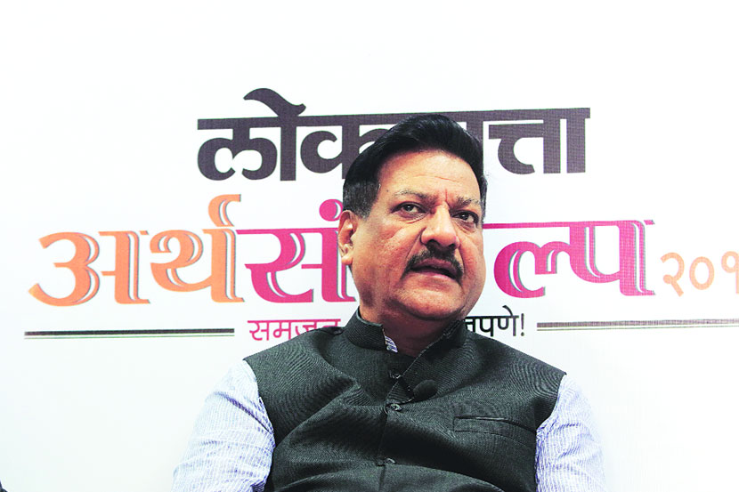 पृथ्वीराज चव्हाण, महाराष्ट्राचे माजी मुख्यमंत्री व ज्येष्ठ काँग्रेस नेते