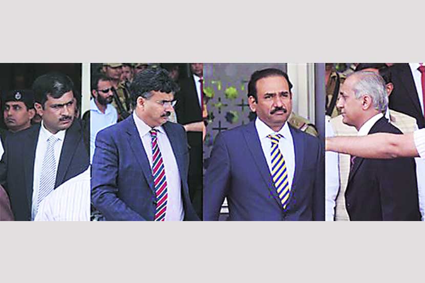 पठाणकोट हल्ल्याचा तपास करण्यासाठी भारतात आलेल्या पाकिस्तानच्या पथकातील सदस्यांचे शनिवारी नवी दिल्लीत स्वागत करण्यात आले. पठाणकोट हल्ल्याचा तपास करण्यासाठी भारतात आलेल्या पाकिस्तानच्या पथकातील सदस्यांचे शनिवारी नवी दिल्लीत स्वागत करण्यात आले.