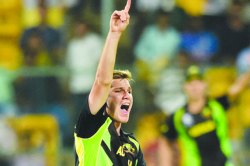 ऑस्ट्रेलियाचा रडत-खडत विजय