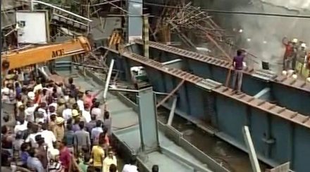 Kolkata Under construction flyover, Mishap, accident, Loksatta, loksatta news, Marathi, marathi news