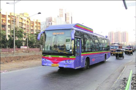 बेस्टच्या ताफ्यातील २७० वातानुकुलित बसगाडय़ांतून दर दिवशी फक्त पाच लाख रुपयांचा महसूल मिळत असल्याचे आढळले आहे.
