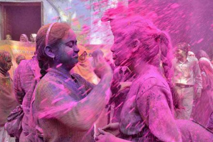 तक तक ना मार, पिचकारी की धार..