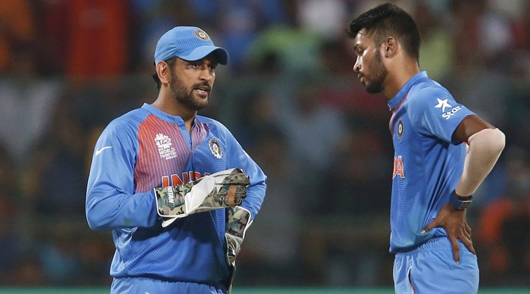 Cricket - India v Bangladesh - World Twenty20 cricket tournament - Bengaluru, India, 23/03/2016. India's captain and wicketkeeper Mahendra Singh Dhoni (L) speaks with his teammate Hardik Pandya. REUTERS/Danish Siddiqui