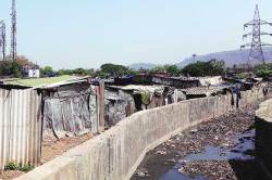 दिघा रेल्वे स्थानकासाठीच्या राखीव भूखंडावर झोपडय़ा