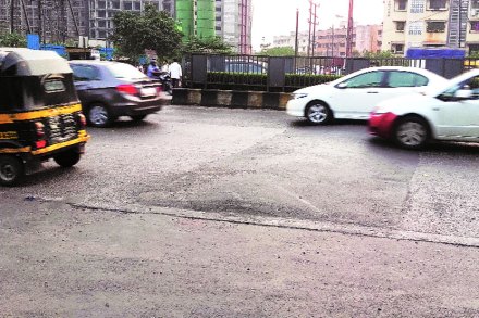 महापालिकेने टाकलेले गतिरोधक, यामुळे नवी मुंबई महानगरपालिका क्षेत्रातील नागरिकांची हाडे पुरते खिळखिळी होत आहेत. 