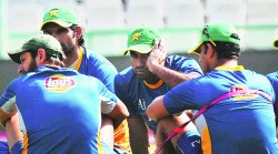 झगडणाऱ्या संघांना सावरण्याची संधी