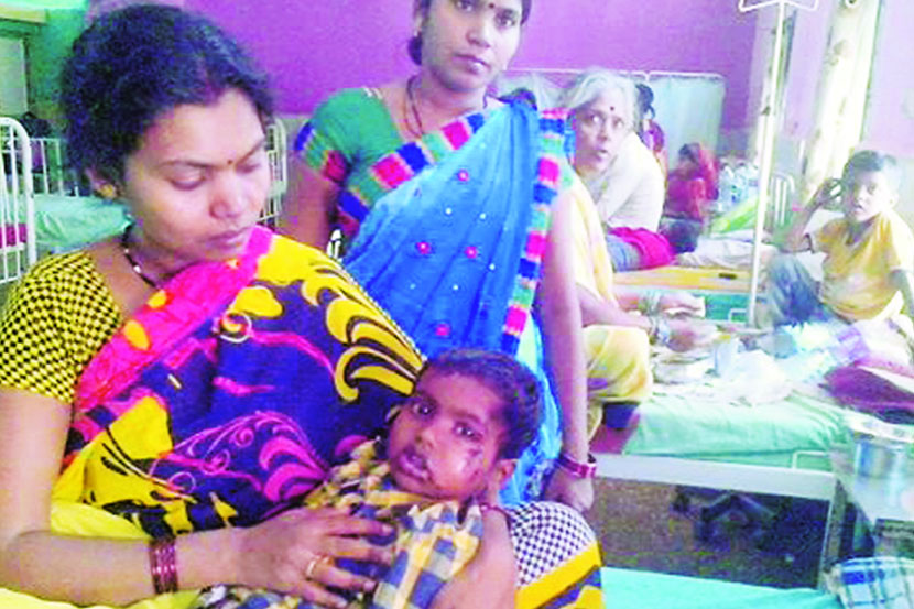 जखमींवर उल्हासनगरच्या शासकीय रुग्णालयांमध्ये उपचार सुरू आहेत. 