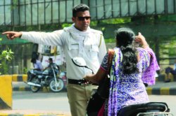 सिंधुदुर्गात वाहतूक पोलिसांमुळे पर्यटक हैराण