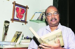 नामवंतांचे बुकशेल्फ : पुस्तकांतून माणूस शोधतो!