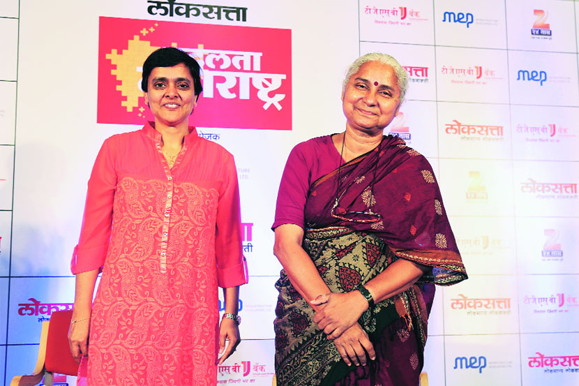 टीजेएसबी सहकारी बॅँकेच्या संचालिका कल्पना राईलकर व ज्येष्ठ सामाजिक कार्यकर्त्यां मेधा पाटकर
