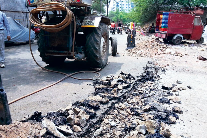 खुद्द महापौरांच्या प्रभागातील खोदकामे थांबेनात