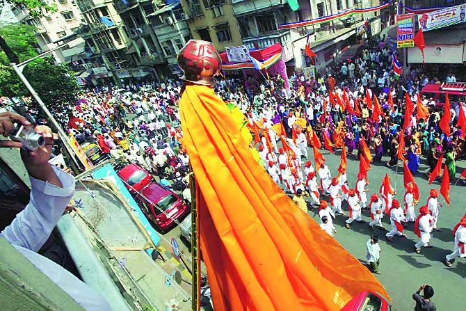 मी गुढी बोलतेय.