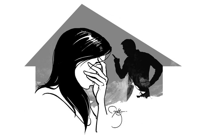 कौटुंबिक छळ : गुन्हेगाराला शिक्षा की पीडितेला संरक्षण?