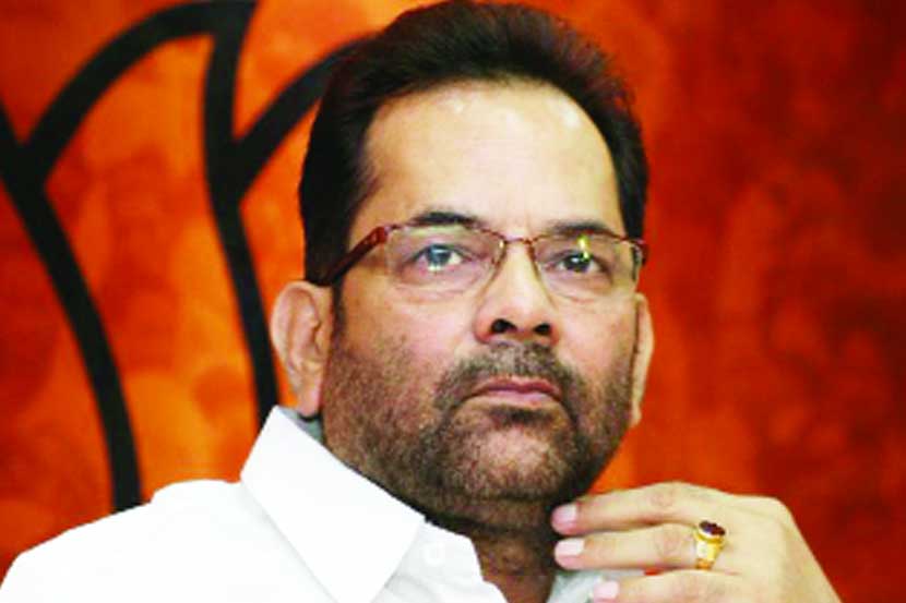 अमित शहा यांच्या उपस्थितीत शुक्रवारी गांधीनगरमध्ये झालेल्या भाजप नेत्यांच्या बैठकीनंतर आर्थिक आधारावर आरक्षणाचा निर्णय जाहीर करण्यात आला. अमित शहा यांच्या उपस्थितीत शुक्रवारी गांधीनगरमध्ये झालेल्या भाजप नेत्यांच्या बैठकीनंतर आर्थिक आधारावर आरक्षणाचा निर्णय जाहीर करण्यात आला.