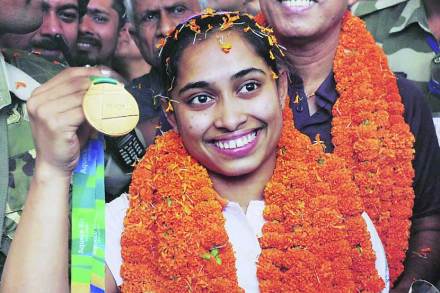 दीपा कर्माकरचे त्रिपुरात जल्लोषात स्वागत