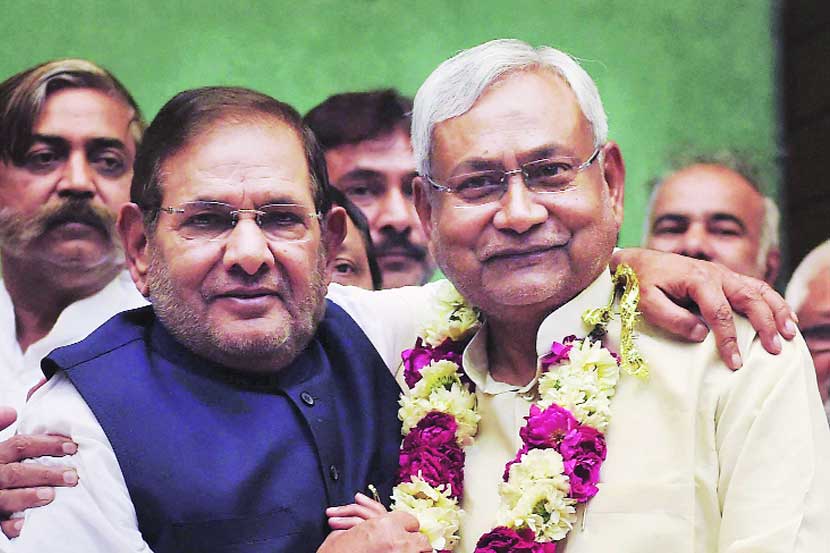 संयुक्त जनता दलाच्या अध्यक्षपदी नितीशकुमार यांची रविवारी नवी दिल्लीत निवड झाली. माजी अध्यक्ष शरद यादव यांनी त्यांचे अभिनंदन केले. संयुक्त जनता दलाच्या अध्यक्षपदी नितीशकुमार यांची रविवारी नवी दिल्लीत निवड झाली. माजी अध्यक्ष शरद यादव यांनी त्यांचे अभिनंदन केले.