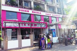मोकळ्या जागा हडप करणाऱ्या हॉटेलचालकांना पालिकेचे अभय