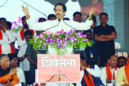 भगवेकरणाच्या वादळाने भाजपची कोंडी भगवेकरणाच्या वादळाने भाजपची कोंडी