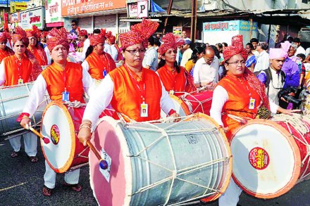 रायगड जिल्ह्य़ात नववर्षांचे उत्साहात स्वागत