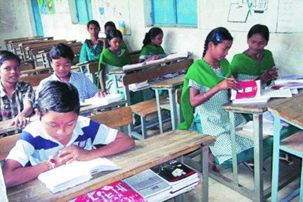 राज्यात २५० पेक्षा कमी पटसंख्येच्या शाळांचे समायोजन? राज्यात २५० पेक्षा कमी पटसंख्येच्या शाळांचे समायोजन?