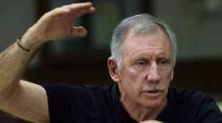 कर्णधार म्हणून धोनीने खेळत राहावे -चॅपेल