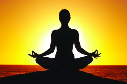 ही या बाबतीतील पहिलीच वैद्यकीय चिकित्सा असून, आठवडय़ातून दोन वेळा योगा केल्यामुळे कर्करोगावरील उपचार करताना काय फरक होतो, हे तपासण्यात आल्याचे संशोधकांनी सांगितले.