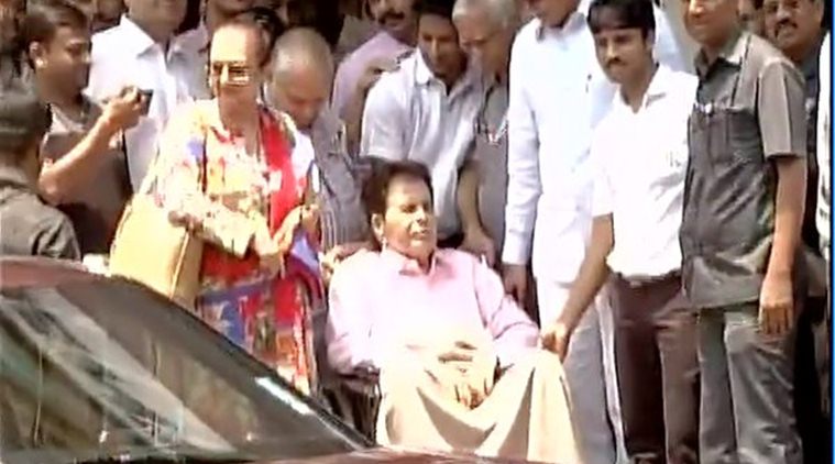 Dilip Kumar, old hindi movies, Bollywood, Lilavati Hospital , Entertainment, Loksatta, Loksatta news, Marathi, Marathi news