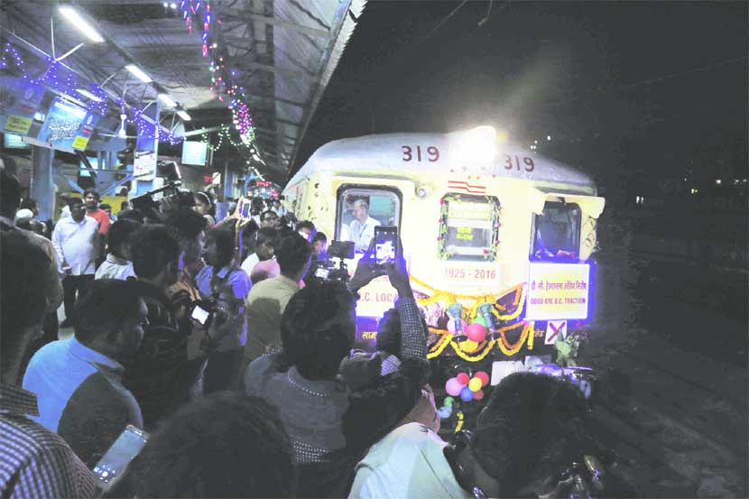 गेल्या दोन-तीन आठवडय़ांपासून मुंबईकरांमध्ये हार्बर मार्गावरील डीसी-एसी परिवर्तनाबाबत चर्चा सुरू आहे.