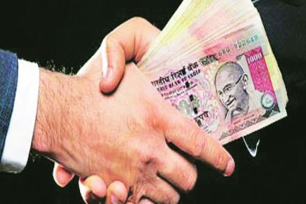 औरंगाबाद खंडपीठाचे आदेश ; ‘जिल्हा बँकेतील दोषींकडून ३२ कोटी वसूल करून ठेवीदारांना परत करावेत’